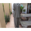 Cool casual 2 pc pantsuit with short sleeve shirt and wide cut pants in green/cream check. Size 42