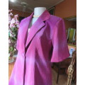 Feel sensational in this shiny short sleeve jacket in shades of pink/purple.Size 40 to 42. New cond.