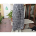 Beautiful comfy black/white mottled ankle length rayon/poly woven skirt size 40/42 Elasticated waist