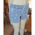 Sexy blue patterned ROXY shorts in 100% cotton. Size 38/14.Two small pockets at leg sides.As new