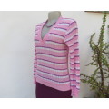 Knitted low V neck soft acrylic knit long sleeve sweater in loose pattern stitch.Size 34 +.Pink/whit