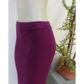 Sexy bodycon violet colour textured stretch polyester skirt.By RT size 34/36.Left front slit.As new