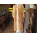Smart LARA-LYN vintage shift dress and open hanging jacket in nylon/polyester blend.Size 42/18 +
