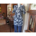 Extra long navy button down short sleeve top,Open collar/slitted sides.White flowers.Size 34/10.