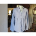 Chic silvergrey button down V neck top with narrow collar. Tucked bust fronts.By URBAN SURFACE 36
