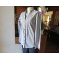 Chic silvergrey button down V neck top with narrow collar. Tucked bust fronts.By URBAN SURFACE 36