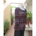 Absolute stunning QUEENSPARK size 34/10 permanent pleated black/red/white patterned top.New cond.