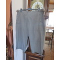 Smart pickle green cropped polycotton pants size 42/18.Zip up pockets.Drawstring in waist and hems.