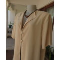 Rich vanilla colour DONNA CLAIRE size 40/16.Lapel collar.2 button closure.100% polyester.As new.