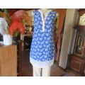 Cool blue white/pink floral knee length sheer polyester top.Stretch poly underlay.Size 36.As new