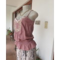 Chic dirty pink strappy top in 100% cotton.Size 32 by RT.Gold sequin and embroidery on front.As new