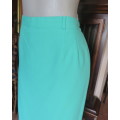 Elegant fully lined seafoam green pencil skirt size 44/20 by KAR ANN. In polyester/viscose blend.