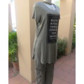Long slip over army green short sleeve top size 36 by REDBAT.High rounded slits.Viscose stretch.LOGO