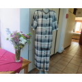 Summer 2 pc.skirt/short sleeve jacket suit.Poly/viscose checked beige/black.TOPICS size 40 New cond!