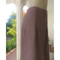 Beautiful structured pink/black mottled skirt with front pleat/side zip. Size 42/18.Good cond.