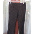 Smart black pen stripe bootlegged KELSO size 30/6 polyester/rayon stretch pants. New condition.
