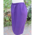 Dark purple owner made straight skirt in 100% polyester. Elasticated waist.Slit at back.Size 44/20.