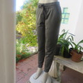 High quality 32 degrees HEAT grey polyester stretch sweatpants never used. Size 34. Size pockets.