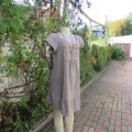 Chic loose ecru colour knee length dress. Capped sleeves.Front lace decoration.Size 36/12. As new.