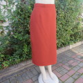 Elegant boutique made pencil skirt, fully lined in burnt orange. Size 42/18. In textured polyester.