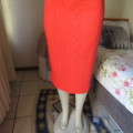 Unique scarlet red poly stretch bubble pattern pencil bandless skirt. By INSPIRE size 40/16.As new.
