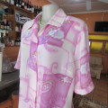 Tastefully printed short sleeve top in pinks/beige curls/paisley pattern. Size 44/20. 100% polyester