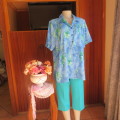 Get noticed in this feather light short sleeve top in skyblue and green flowers. Size 44/20. As new