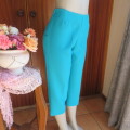Capri style green jade boutique made polyester pants.High waist with side zip. Size 36/12. New cond.