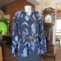 High quality black/white graphic design button down top by REFLEX size 44/20. New condition.