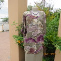 AVANT GARDE long top in creased polyester. In purple,beige and green. Size 35/11.As new.