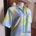 Beautiful short sleeve top in shades of blue and yellow. One cut pocket. Size 42/18. Rounded hemline