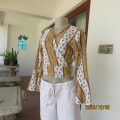 Pretty creased polyester cropped long sleeve pattern striped top.Bell sleeve cuffs.Size 34.