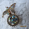 Stunning gold colour new floral design brooch with imitation crystal/diamond stones. Length 5.5cm.