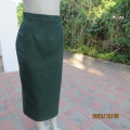 Elegant fully lined ankle lenght bottle green pencil skirt. Viscose/poly blend. TOPICS 34. As new