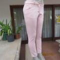 Figure fitting champagne pink skinny figure fitting polycotton stretch pants. Size 32 by FOSHINI.