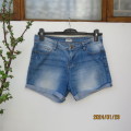 Ultra sexy blue denim jean shorts size 32/8 slim fit 100% cotton without stretch! Turnovers. As new.