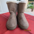 Comfy pair of warm soft textile tan boots size 9. PVC sole. Faux fur rim. Brand new cond.