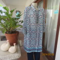 Gorgeous extra long creased sheer polyester button down top size 44/20 by MILADYS. White/navy/turq.