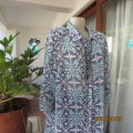 Gorgeous extra long creased sheer polyester button down top size 44/20 by MILADYS. White/navy/turq.