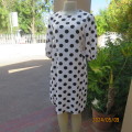 Bold polkadot monochrome shift dress in 100% polyester by RAGE size 34/10. With belt. Brand new cond