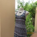 Plain but amazing viscose stretch black/white pattern striped sleeveless maxi dress. Size 36 by W.