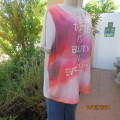 Charming short sleeve top with pinkish marble pattern front and logo. Size 46. In polyester. As new.
