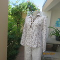 Casual cream stretch cotton/brown flower posies tailored top. Long sleeves/collar.Size 32 by INWEAR