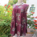 Pretty loose tiered burgundy heavy stretch polyester/bold floral pattern top. By INSPIRE size 34/10