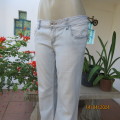 Low rise light blue polycotton stretch bootlegged denim jeans. By KELSO Petite size 38/14. Pockets.