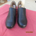 Best quality pair of black GIOVANNI shoes size 9. Step on air comfy inner soles. Brand new cond.