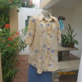 Tastefully printed rich cream/blue floral short sleeve Boutique made top. Size 44. New cond.