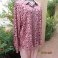 Tasteful floral patterned long cuffed sleeve vintage top in pink/brown/white. Size 46.Stretch poly.