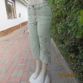 Well known PAPAYA cropped fern green 100% cotton pants. Size 33/9. Embroidered floral design on leg.