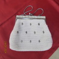 Lovely little white vintage evening bag with silver closure/chain. Size 17cm x 14.5cm. Ivory band.